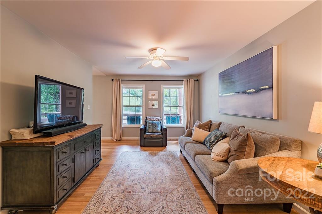 10 Peace Street Asheville NC 28806