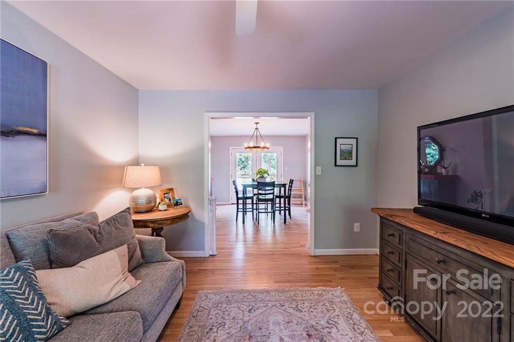 10 Peace Street Asheville NC 28806