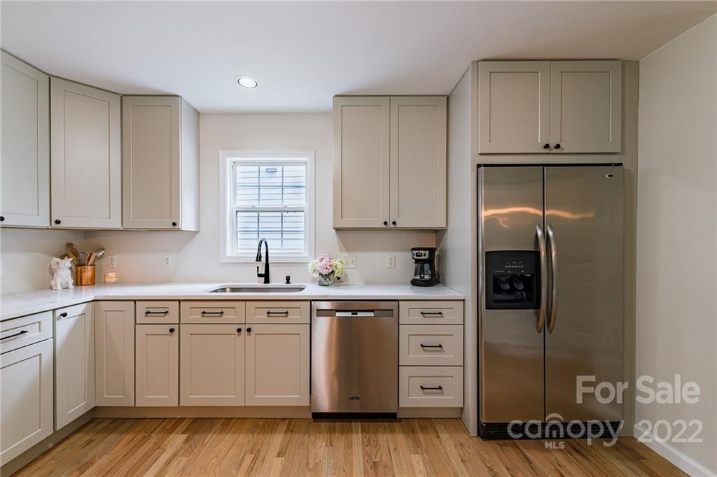 10 Peace Street Asheville NC 28806