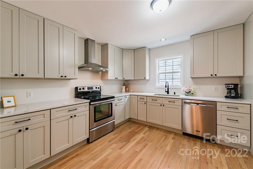 10 Peace Street Asheville NC 28806