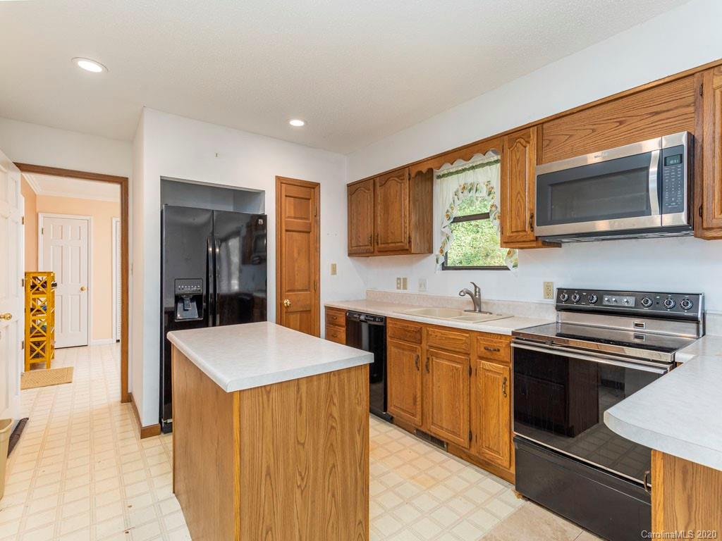 21 Mann Road Asheville NC 28805