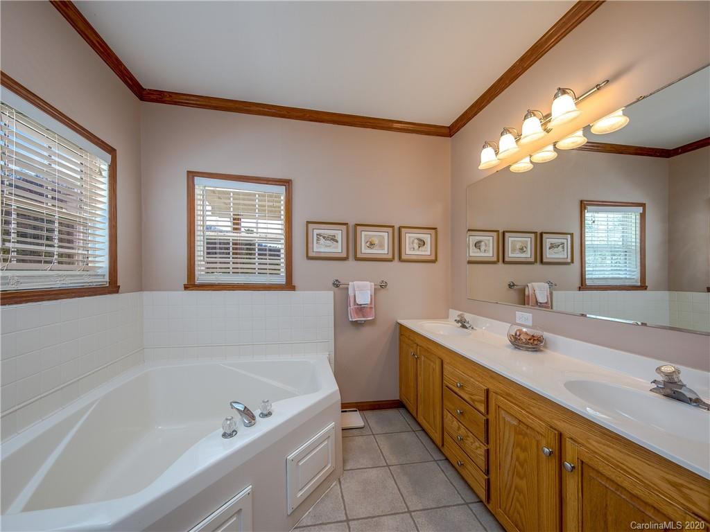 105 Farm Valley Court Weaverville NC 28787