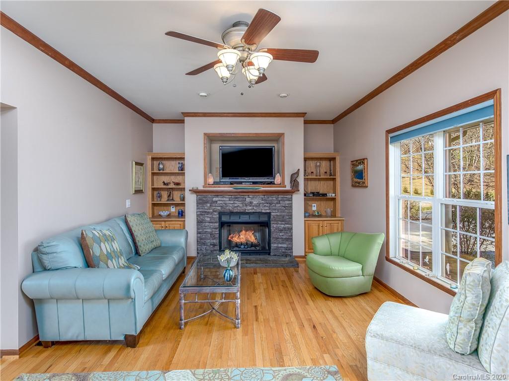105 Farm Valley Court Weaverville NC 28787