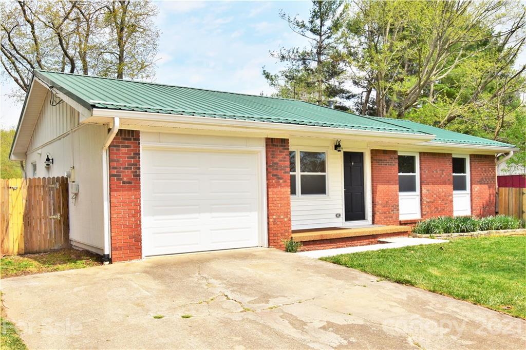 27 Fieldcrest Road Arden NC 28704