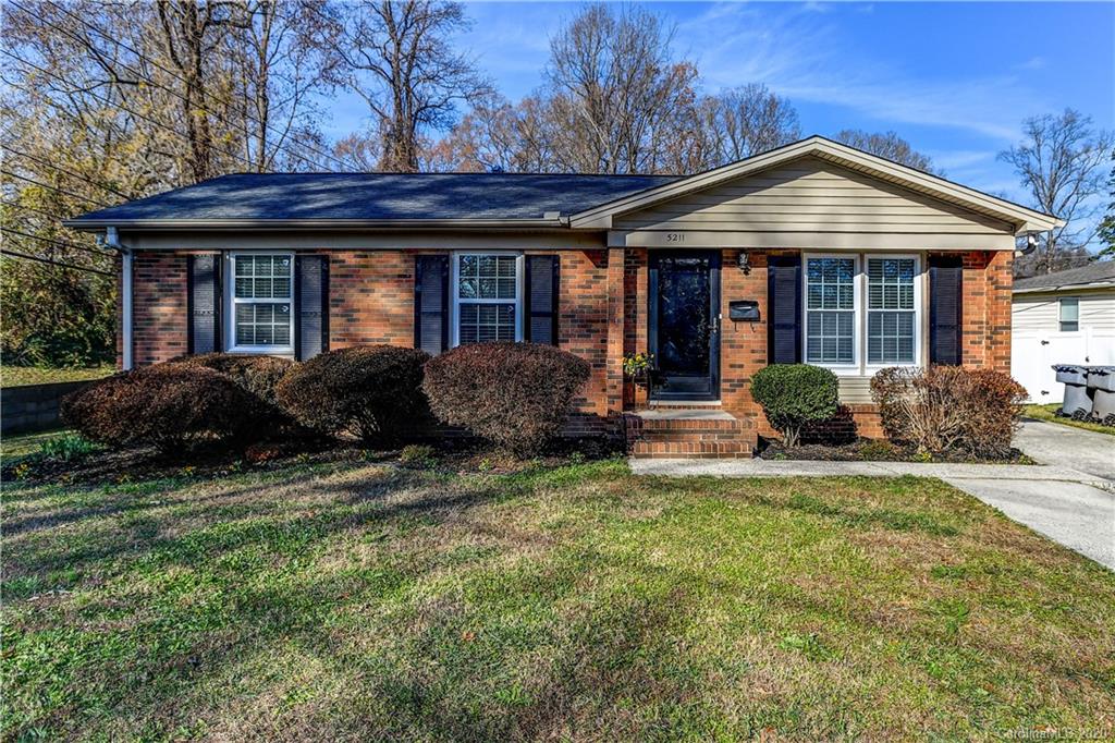 5211 Snow White Lane Charlotte NC 28213