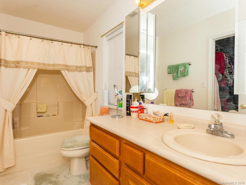 17 Robin Way Candler NC 28715