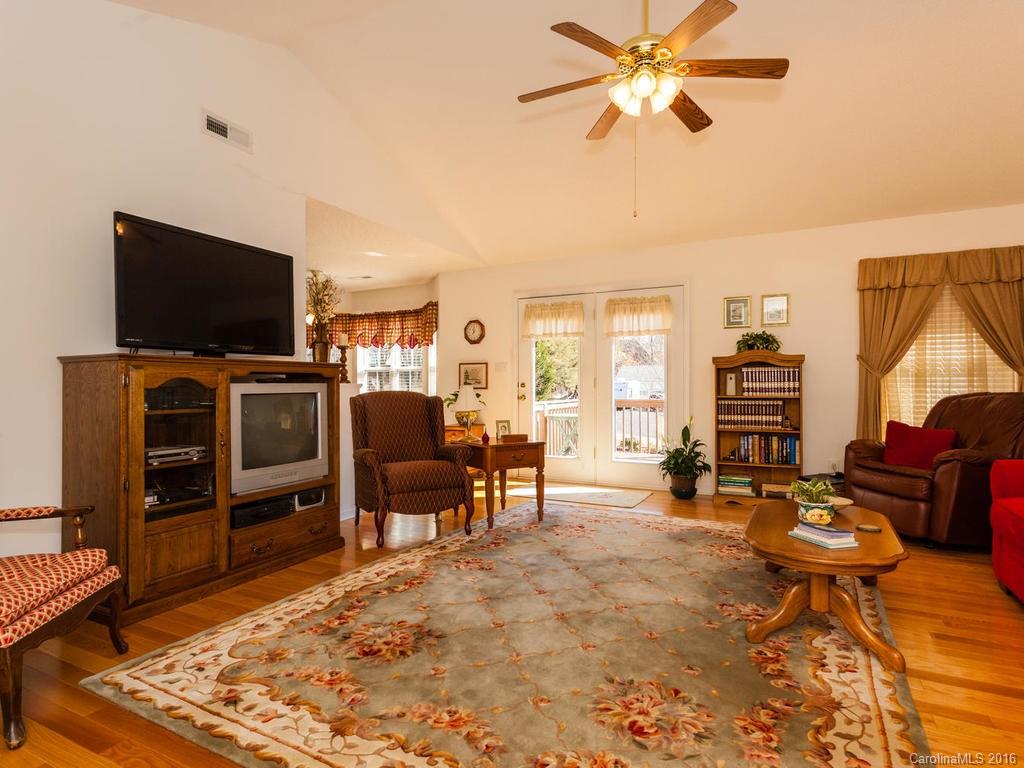 17 Robin Way Candler NC 28715