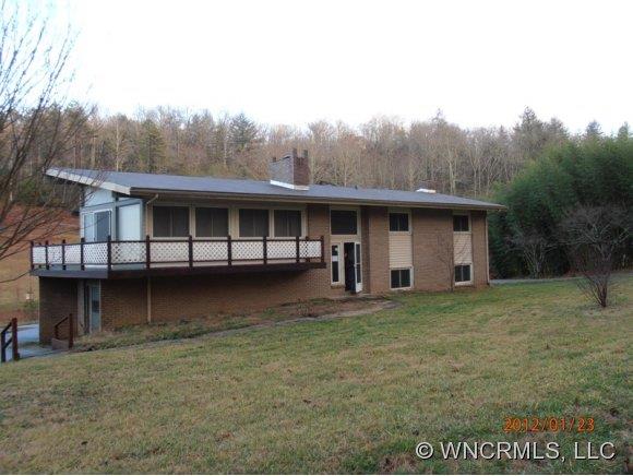 1565 Battle Creek Road Horse Shoe NC 28742
