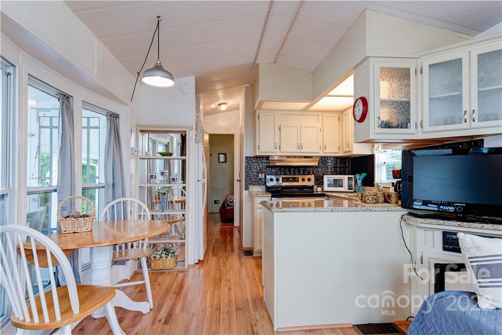 151 Summer Place Drive, Waynesville NC Real Estate Listing MLS Car3903639