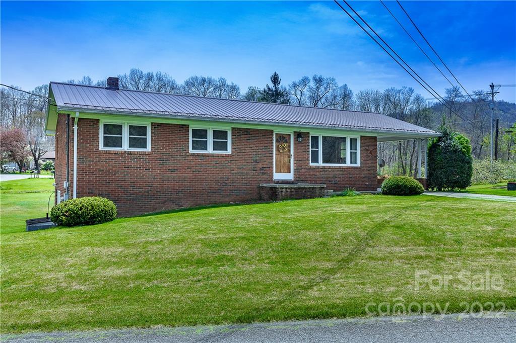 2 Riversedge Way Canton NC 28716