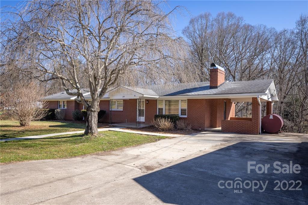 255 Youngs Cove Road Candler NC 28715