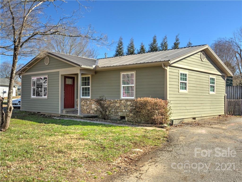 16 N Oak Street Brevard NC 28712