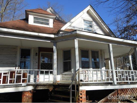 82 Hamer Avenue Waynesville NC 28786