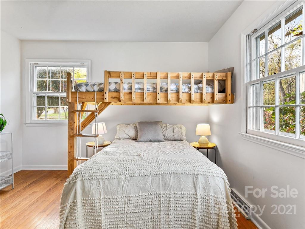 43 Sareva Place Asheville NC 28804