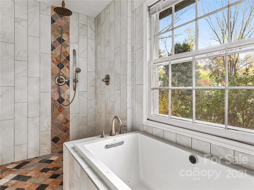 43 Sareva Place Asheville NC 28804