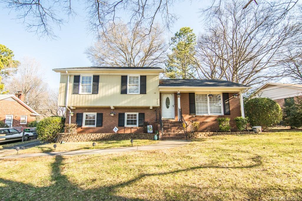 2009 Bentley Place Charlotte NC 28205