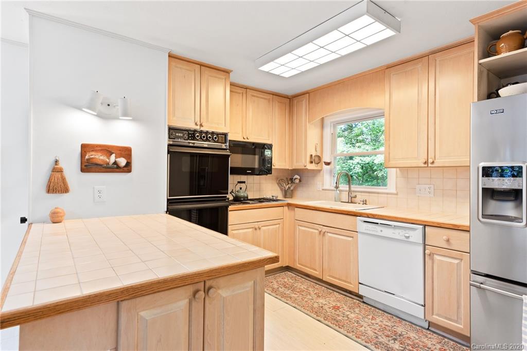 35 Woodbury Road Asheville NC 28804