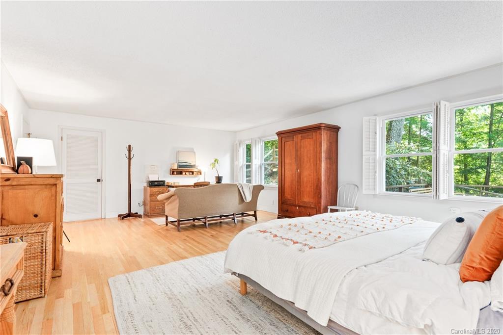 35 Woodbury Road Asheville NC 28804