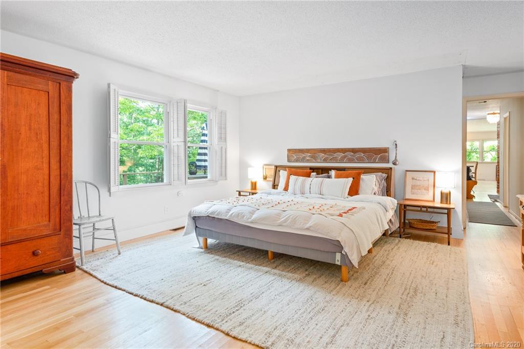 35 Woodbury Road Asheville NC 28804