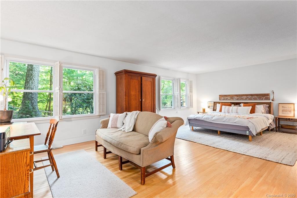 35 Woodbury Road Asheville NC 28804
