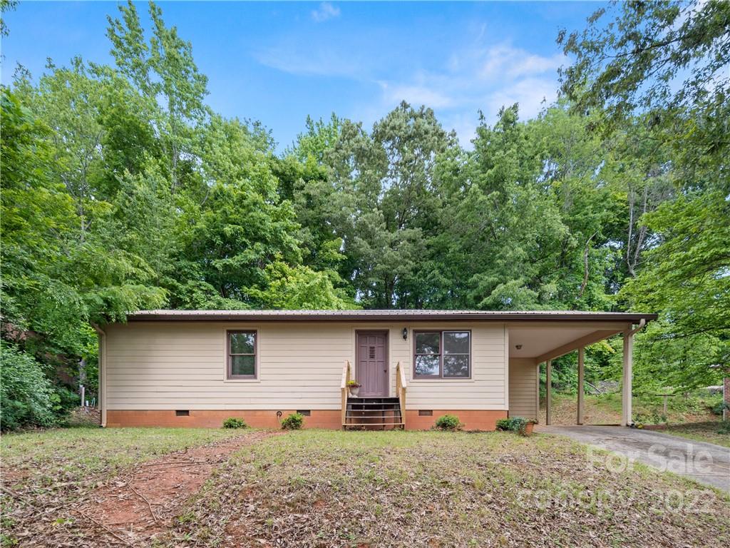 569 S Peak Street Columbus NC 28722