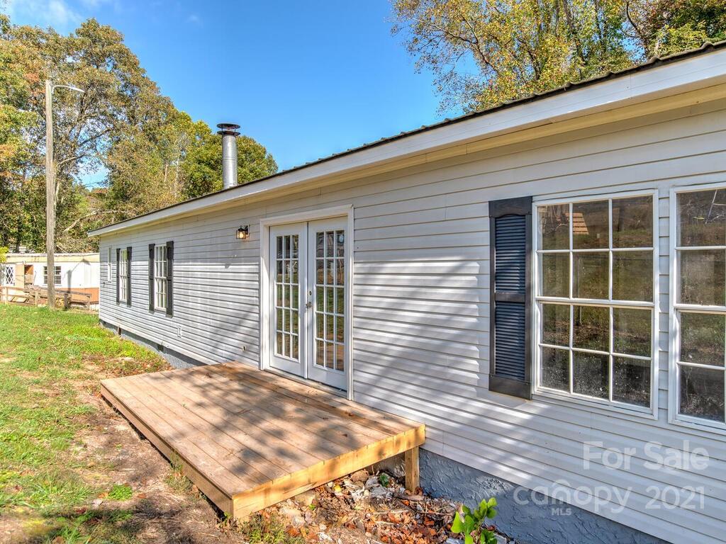 18 Tootsie Lane Candler NC 28715