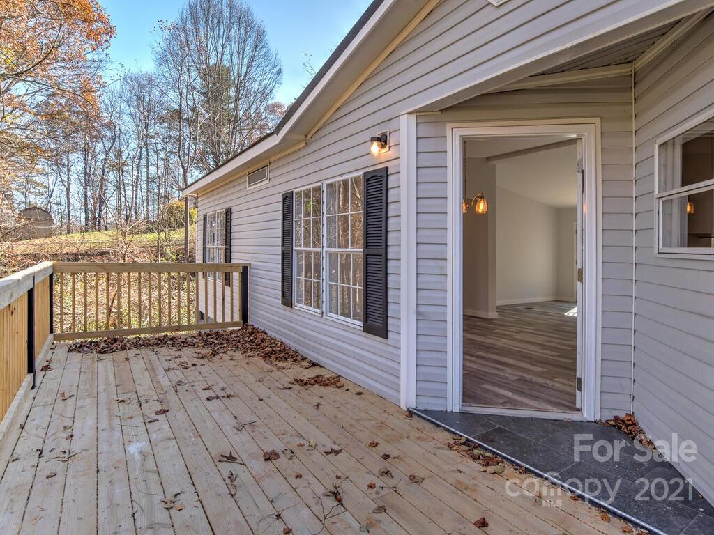 18 Tootsie Lane Candler NC 28715