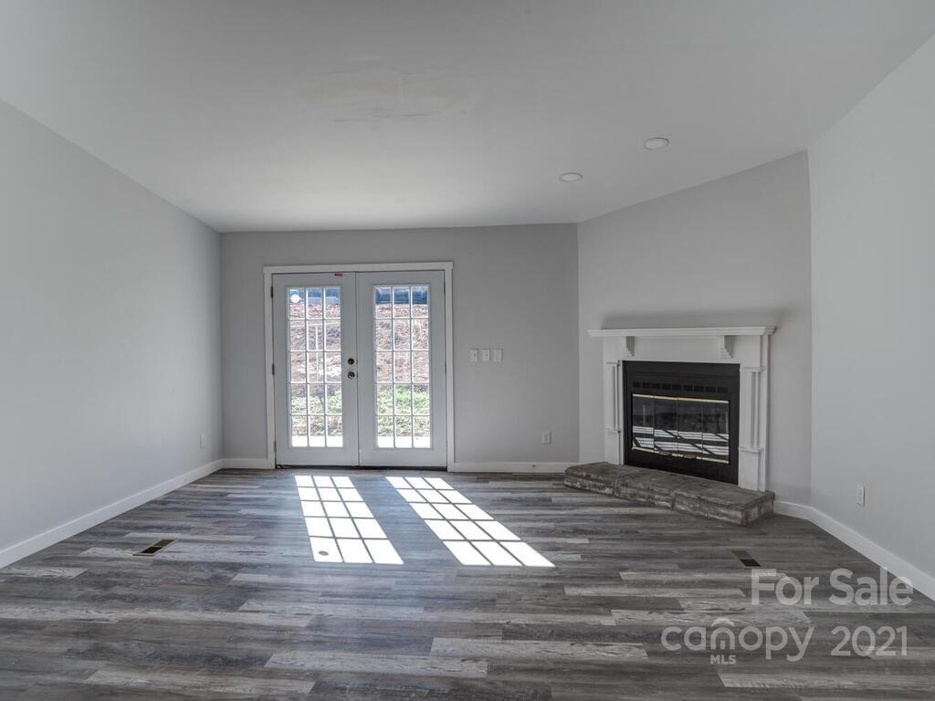 18 Tootsie Lane Candler NC 28715