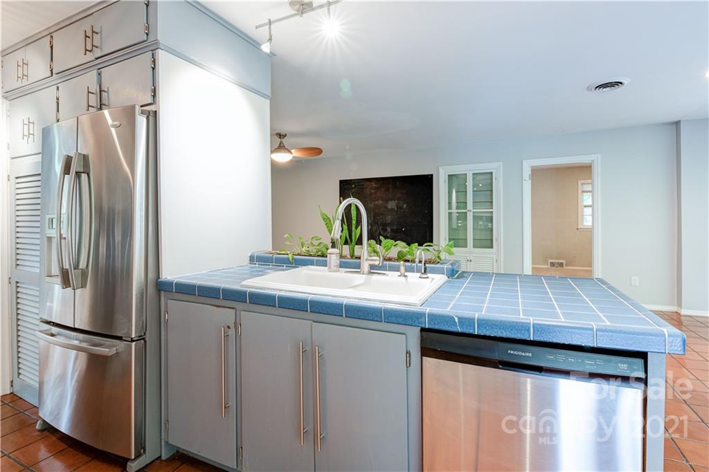 36 Clarendon Road Asheville NC 28806
