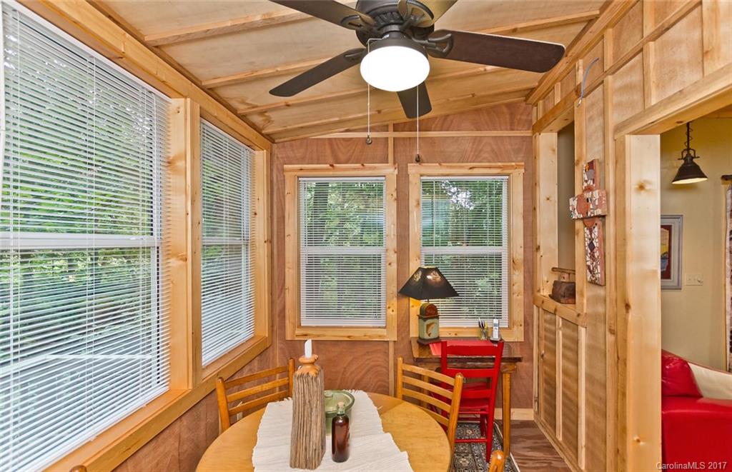 287 Crow Lane Burnsville NC 28714