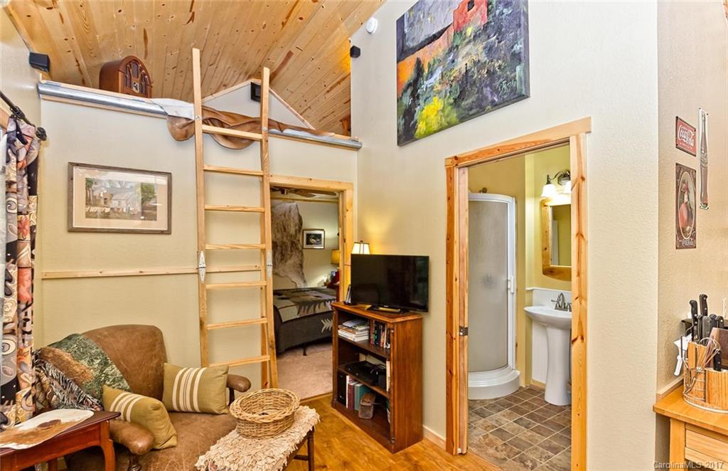 287 Crow Lane Burnsville NC 28714