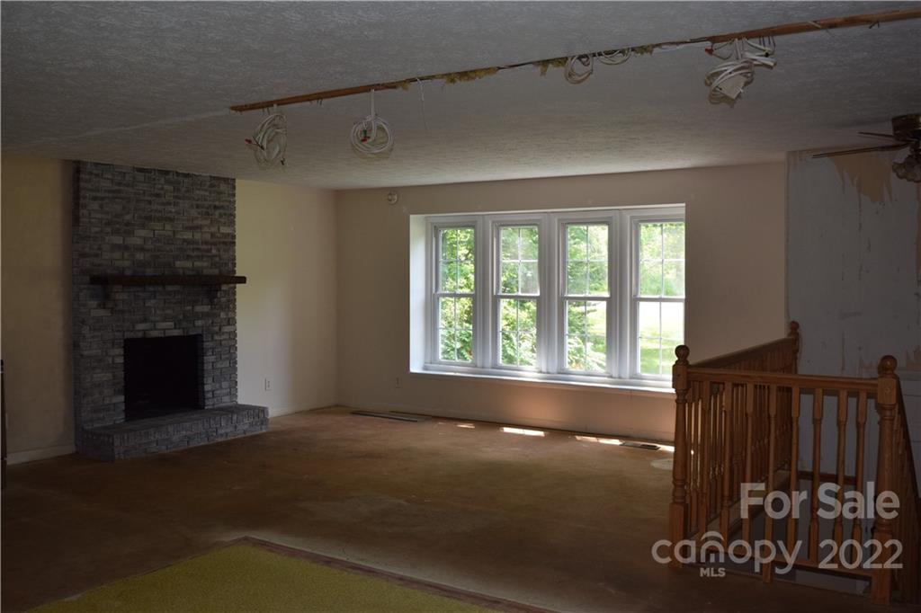 161 Foxhall Road Mills River NC 28759