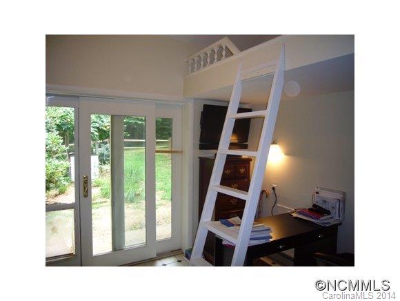 30 Red Oak Forest Road Fairview NC 28730