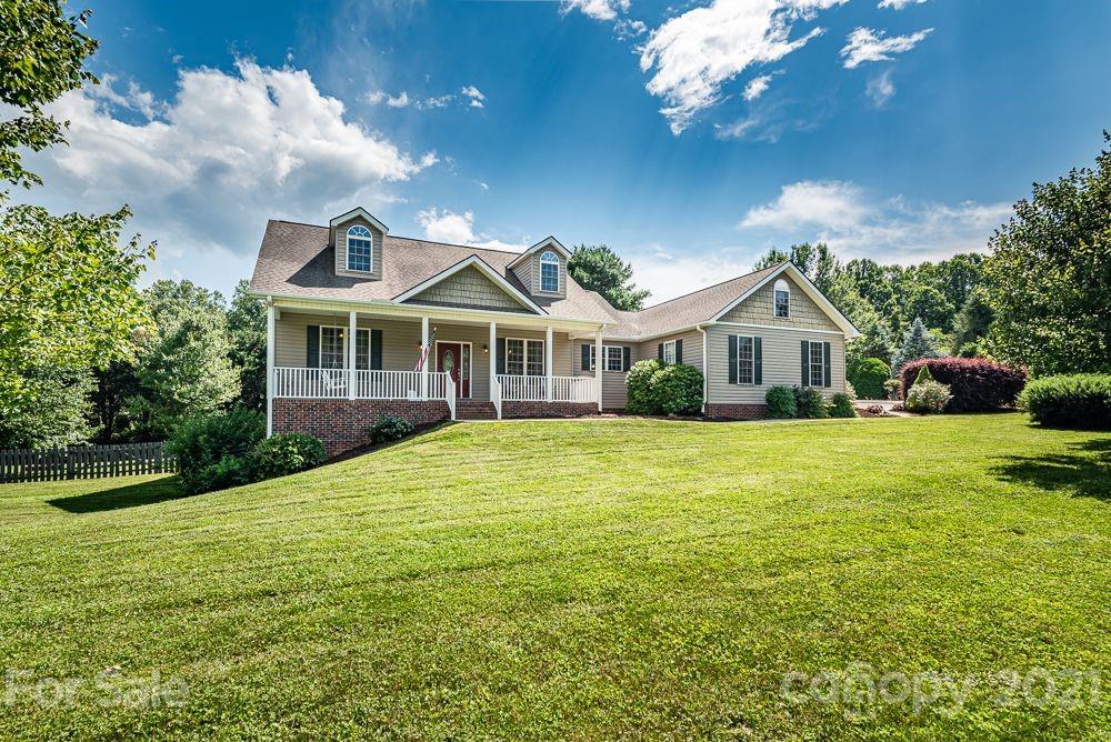 5 S Tupelo Drive Horse Shoe NC 28742