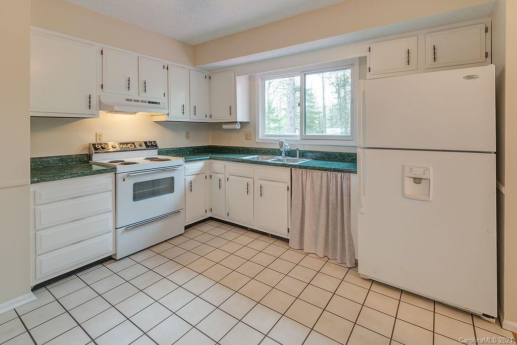 18 Golden Oaks Lane Fletcher NC 28732