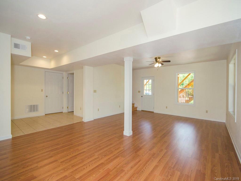 293 South Pinnacle Drive Burnsville NC 28714