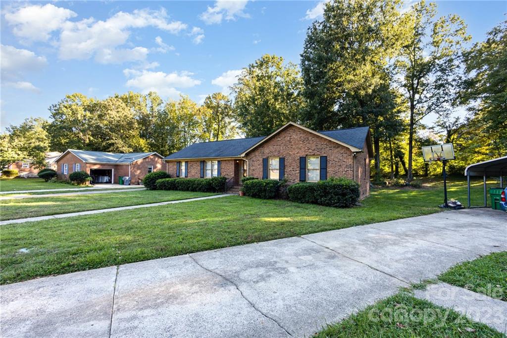 5504 Trossacks Court Charlotte NC 28212