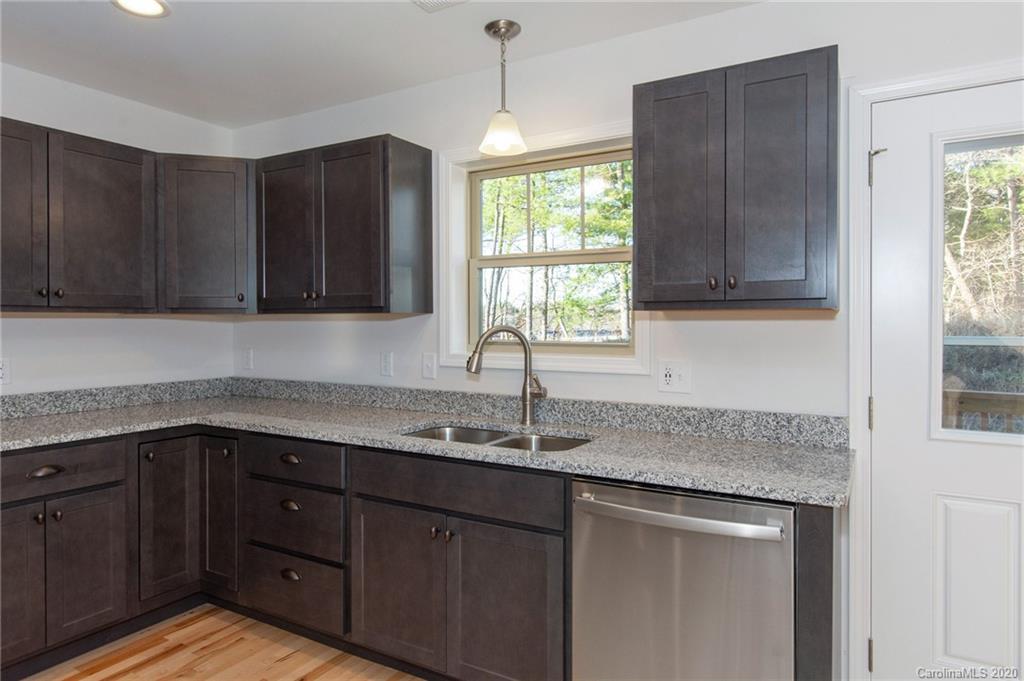 27 Yarrow Meadow Road Weaverville NC 28787