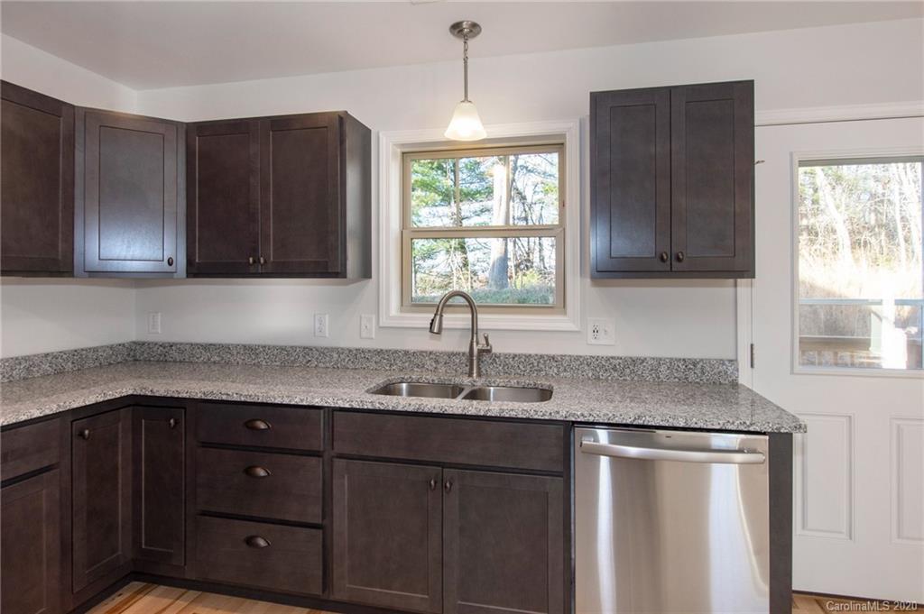 27 Yarrow Meadow Road Weaverville NC 28787