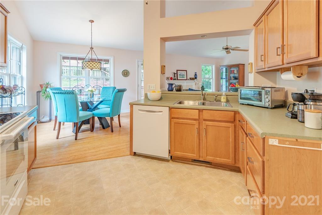 104 Forest Lake Drive Asheville NC 28803