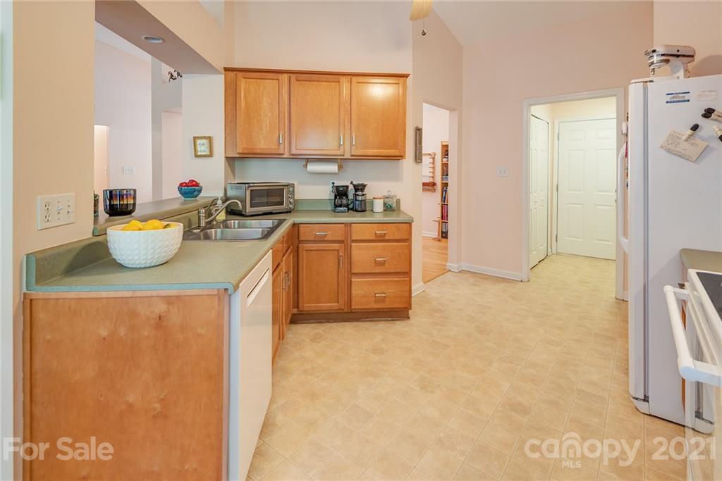 104 Forest Lake Drive Asheville NC 28803