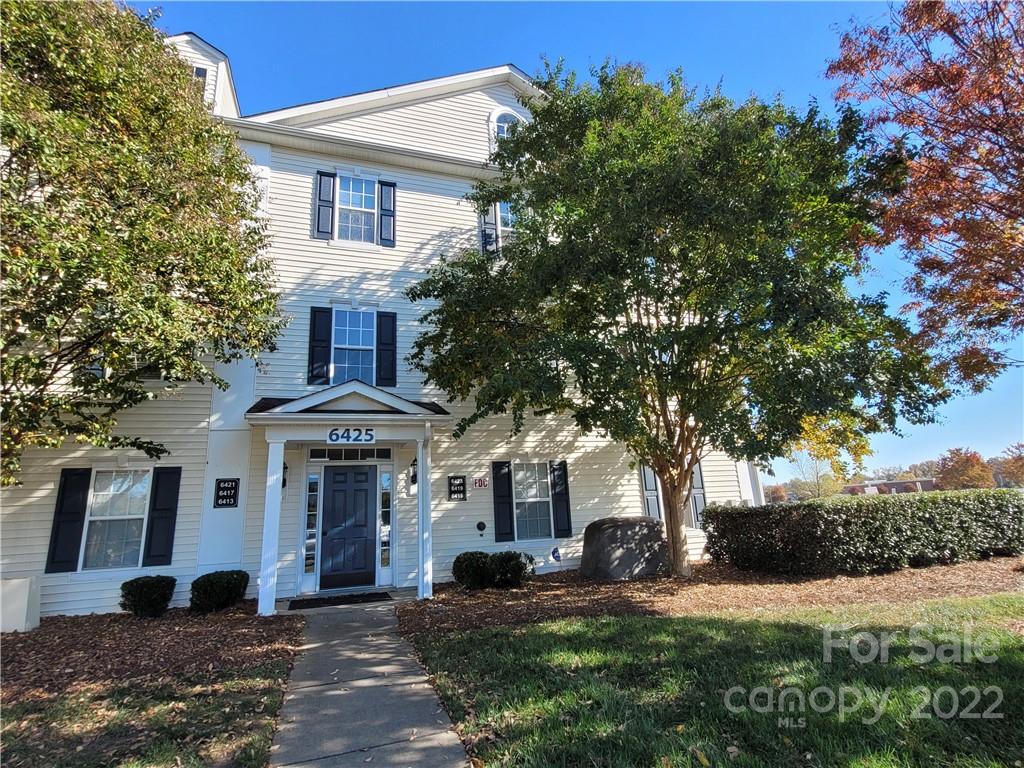 6423 Town Hall Place Harrisburg NC 28075