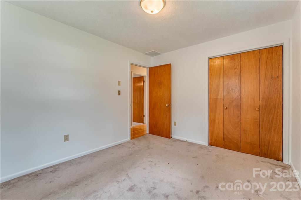 17 Fieldcrest Circle Asheville NC 28806