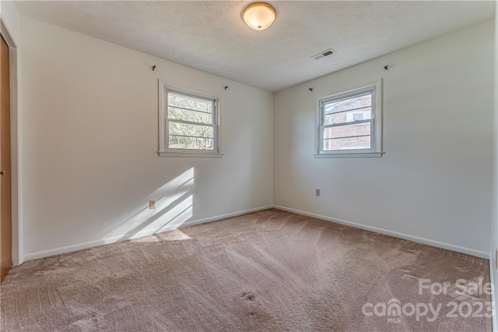 17 Fieldcrest Circle Asheville NC 28806