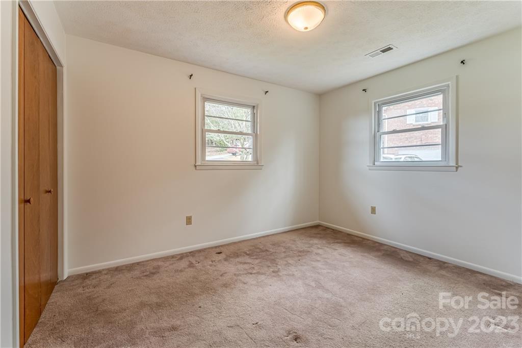 17 Fieldcrest Circle Asheville NC 28806