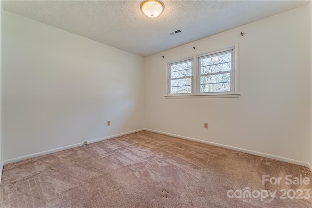 17 Fieldcrest Circle Asheville NC 28806