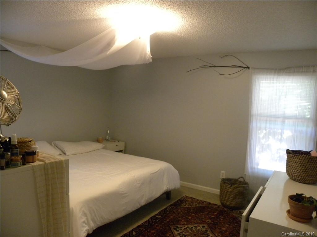 23 Peace Street Asheville NC 28806