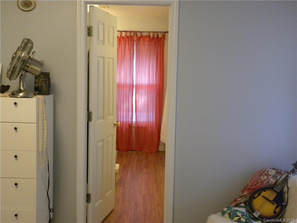 23 Peace Street Asheville NC 28806