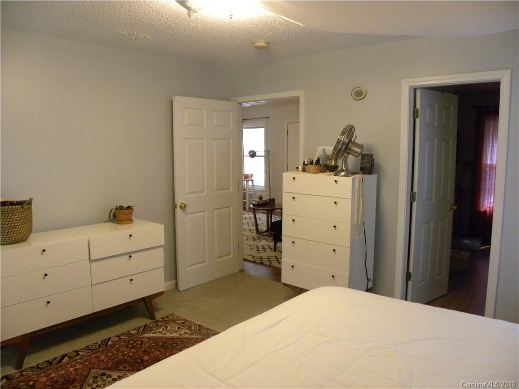 23 Peace Street Asheville NC 28806