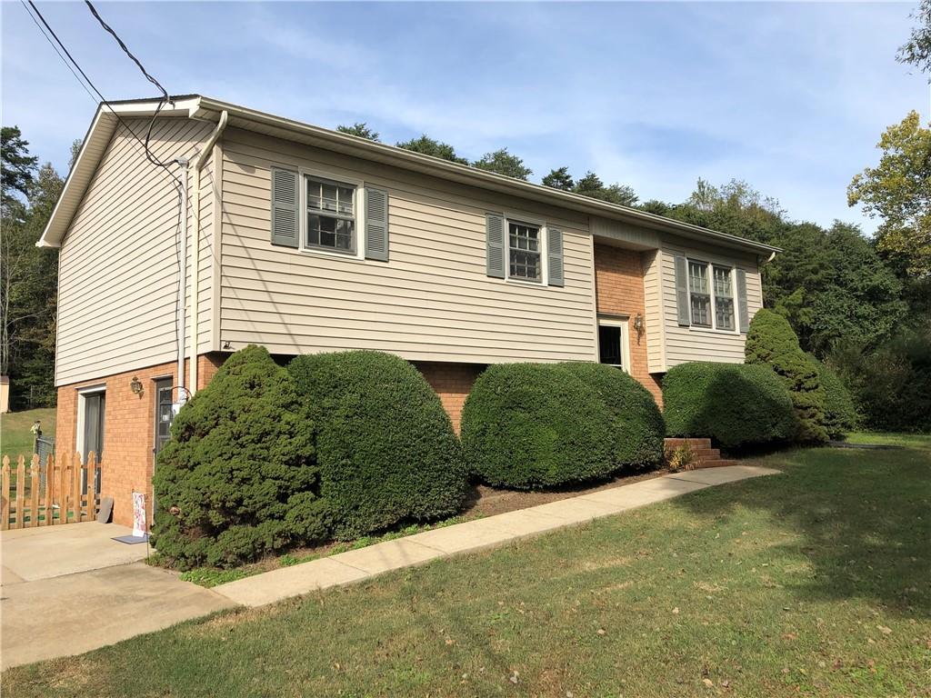 967 Village Circle Hickory NC 28602